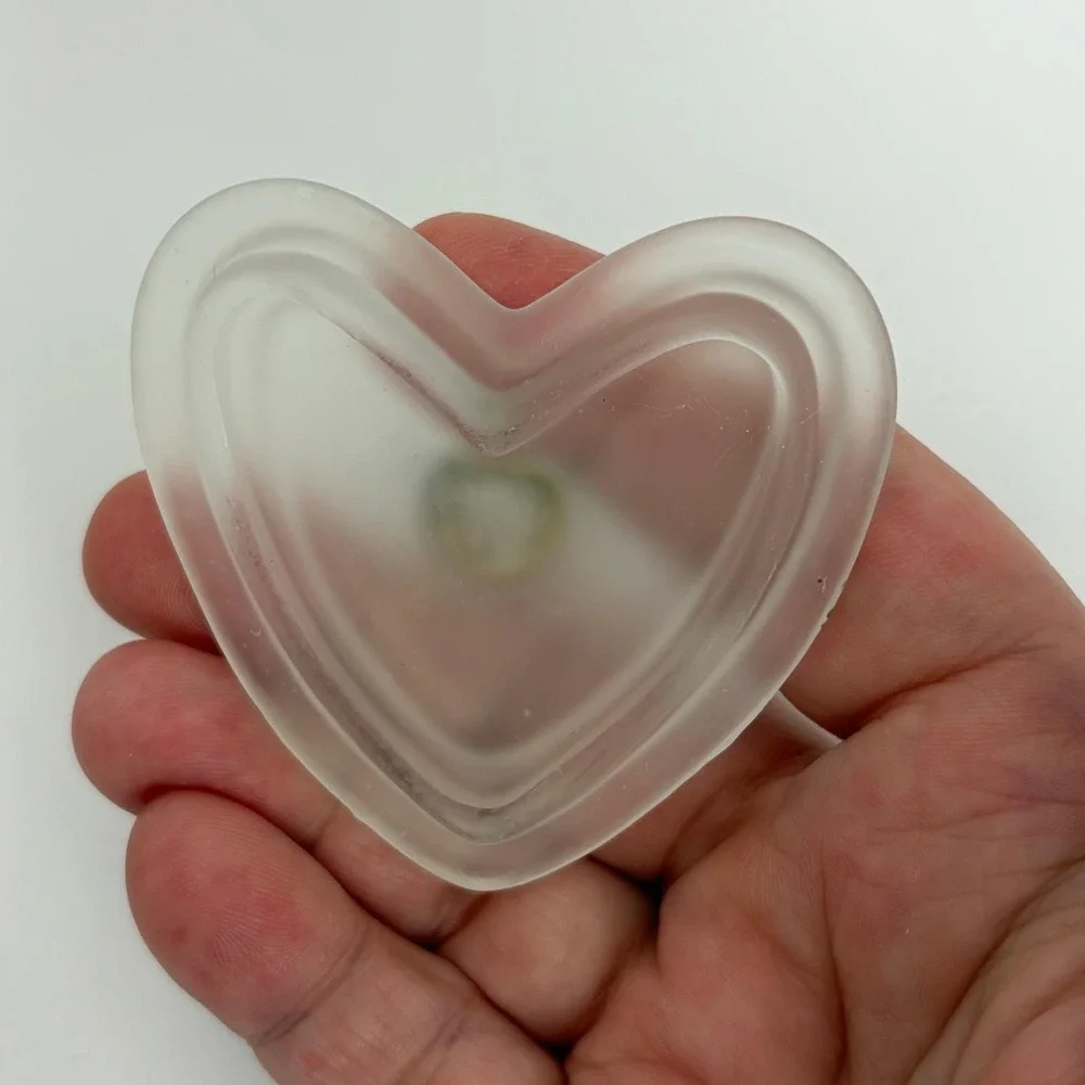 Vintage Frosted Glass Heart Trinket‎ Box Hand Blown Lampwork Floral Lid White